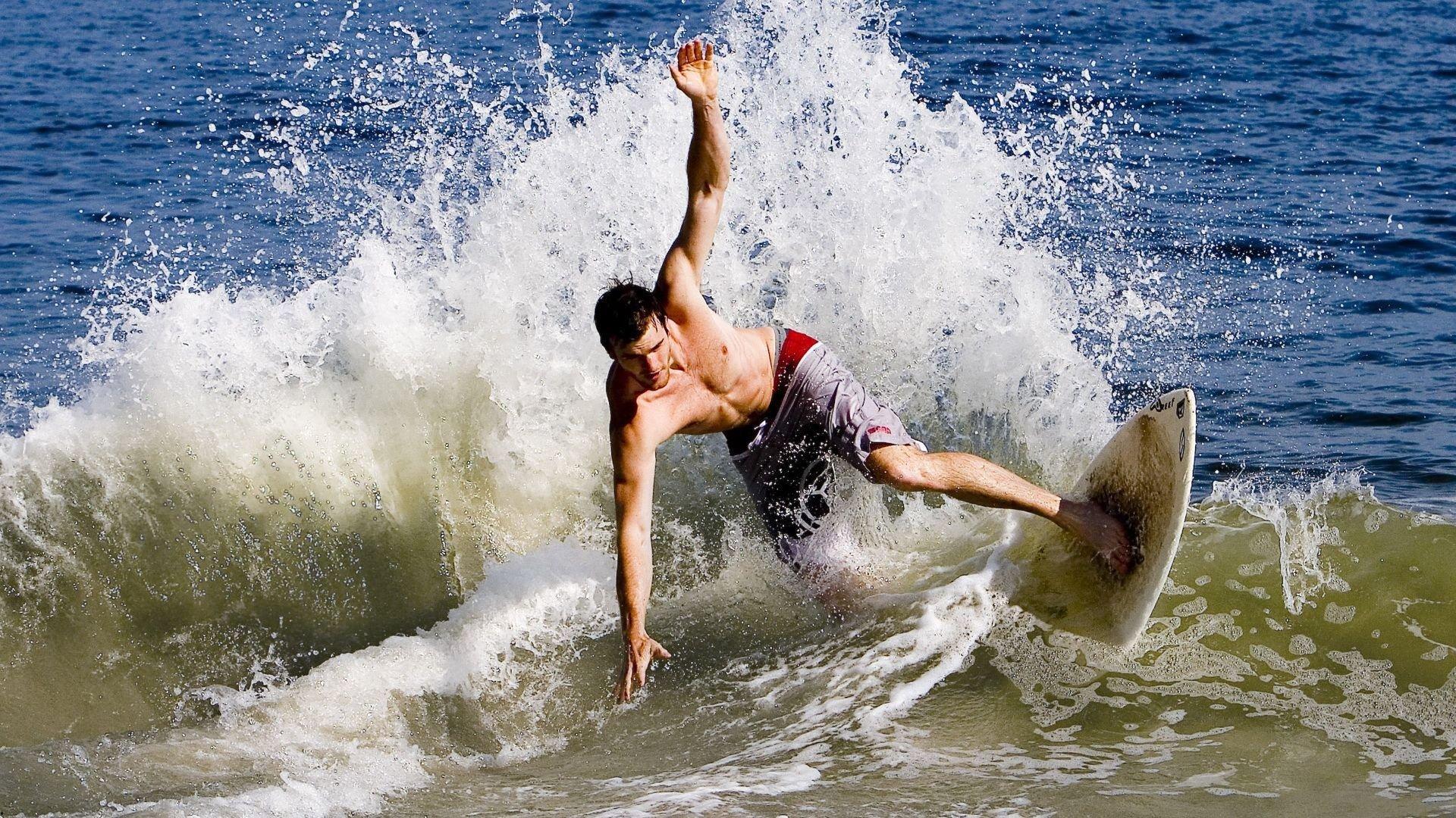 机器人竞赛掀起科技体育新风潮，全球战队角逐智能巅峰