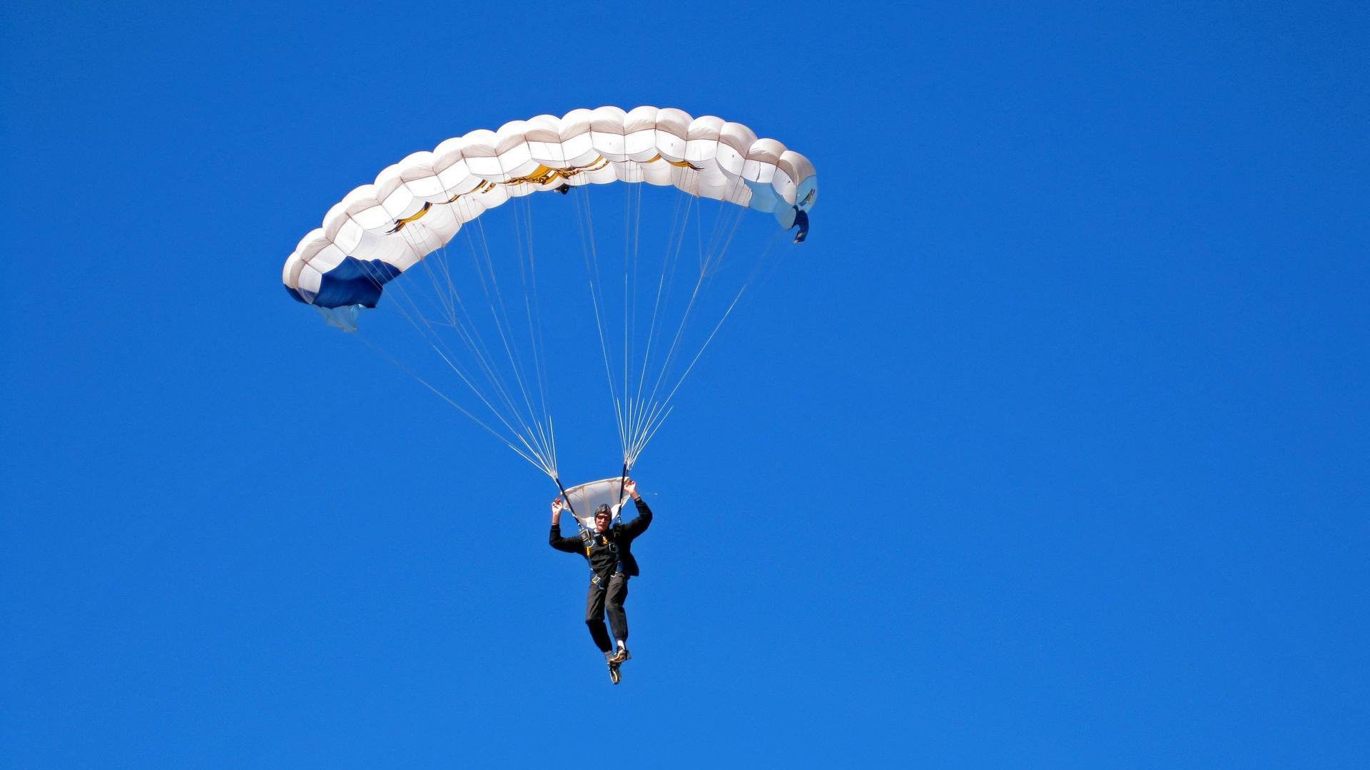 阿尔卡拉斯横扫对手晋级美网八强 新生代王者展现统治力