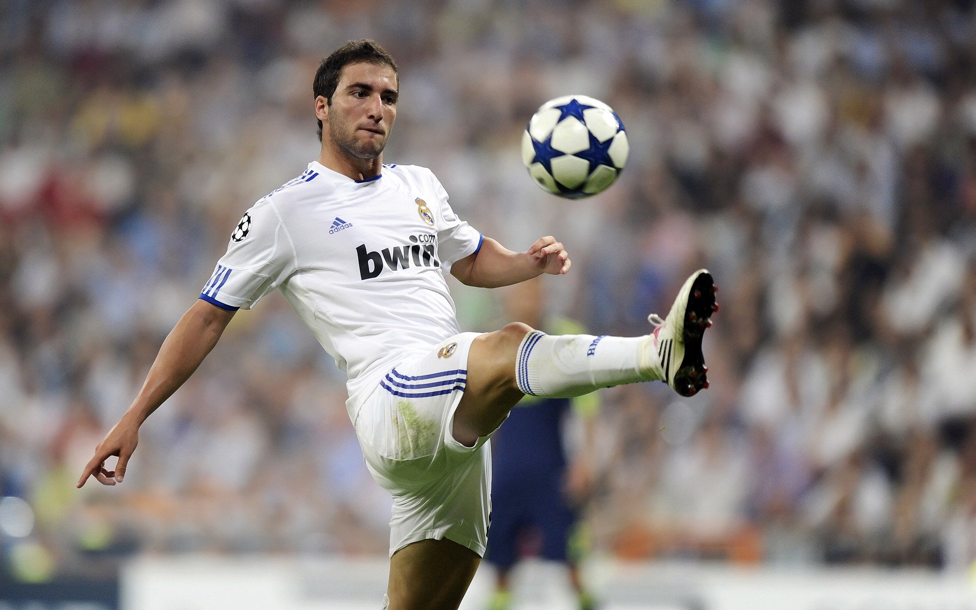 欧冠巅峰对决，皇马绝杀拜仁挺进决赛，安切洛蒂再创传奇